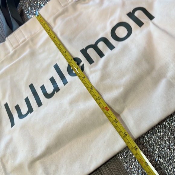 Lululemon Double-Handle Canvas Tote Bag 17L in natural/grey sage unisex - Picture 8 of 11